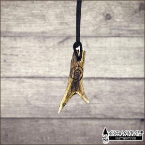 halsband hänge rådjurshorn med mönster