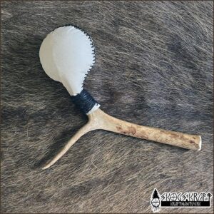 shamanskallra vit - renskinn med renhorn